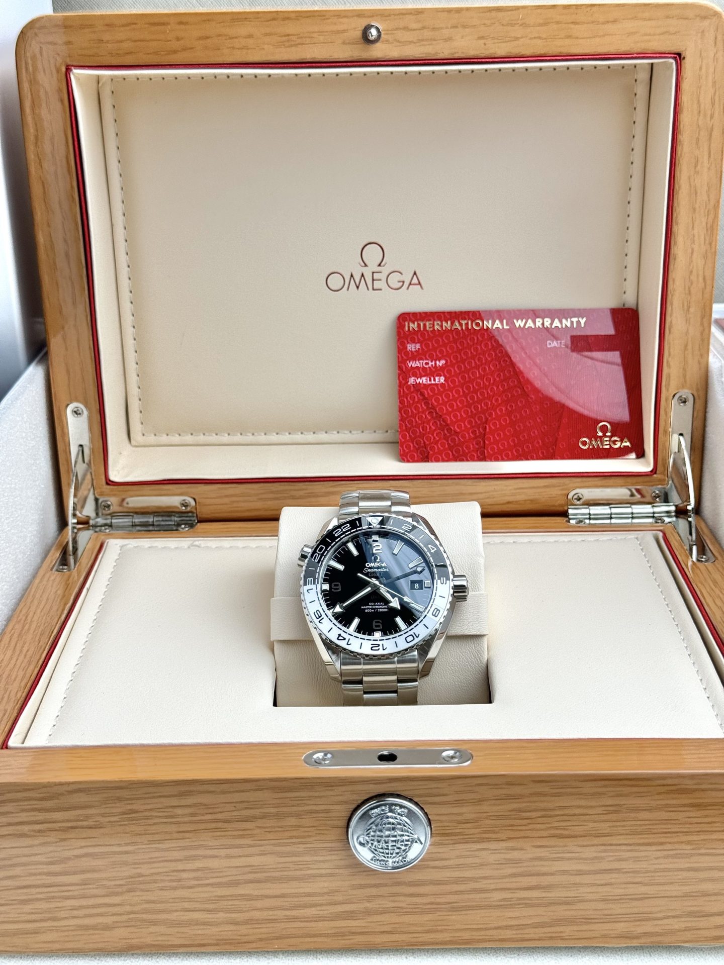 Omega Replica 1:1 Watch Seamaster Planet Ocean GMT Black Dial 43.5mm - Elite Watch Atelier