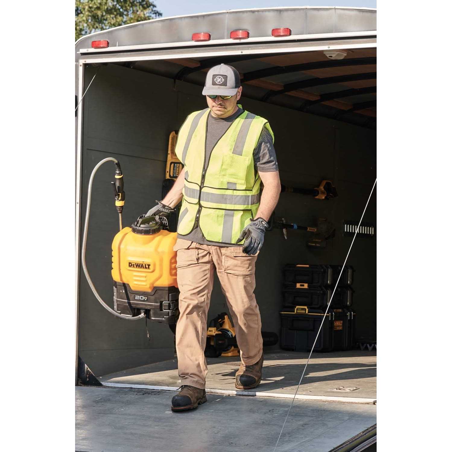DEWALT 20V Lithium-Ion 4 Gal. Battery-Powered Backpack Sprayer - 190681 - Image 5 DEWALT 20V Lithium-Ion 4 Gal. Battery-Powered Backpack Sprayer - 190681 - Image 5