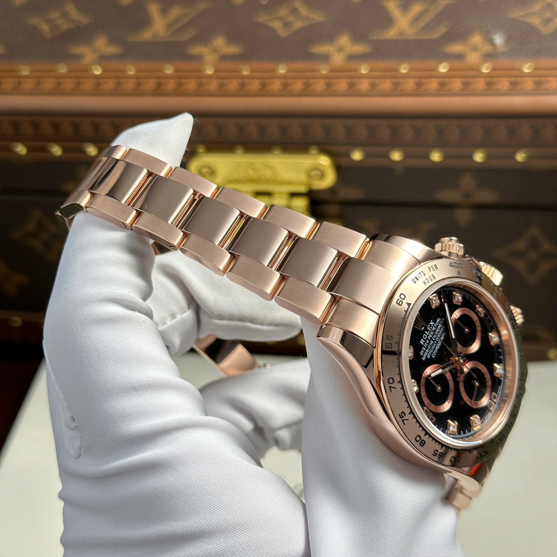 Rolex Cosmograph Daytona Dial Black Custom Gold Wrapped Replica Watch 40mm - Top club