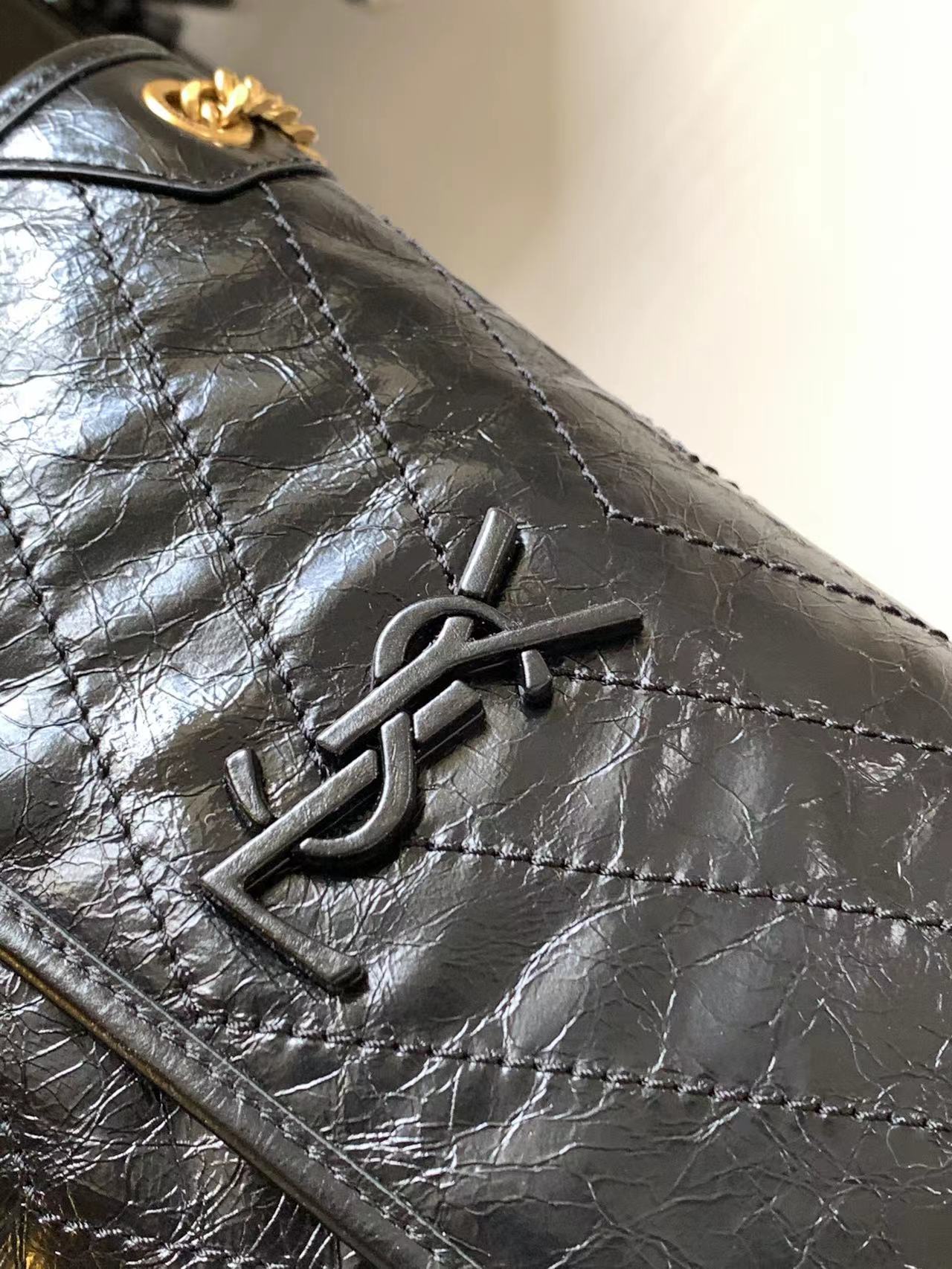 NIKI MEDIUM CHAIN BAG IN CRINKLED VINTAGE LEATHER1:1High-quality replica