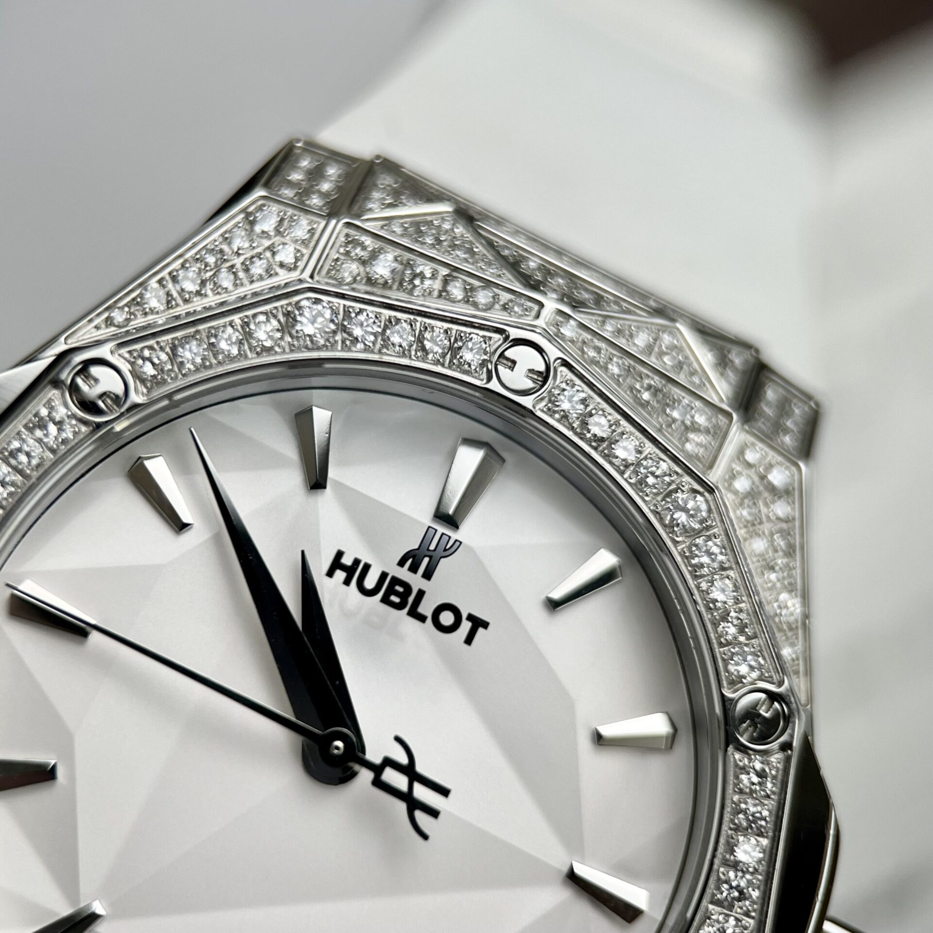 Hublot Orlinski Replica Watch White Dial Custom Moissanite Diamonds APS Factory 40mm - Top club