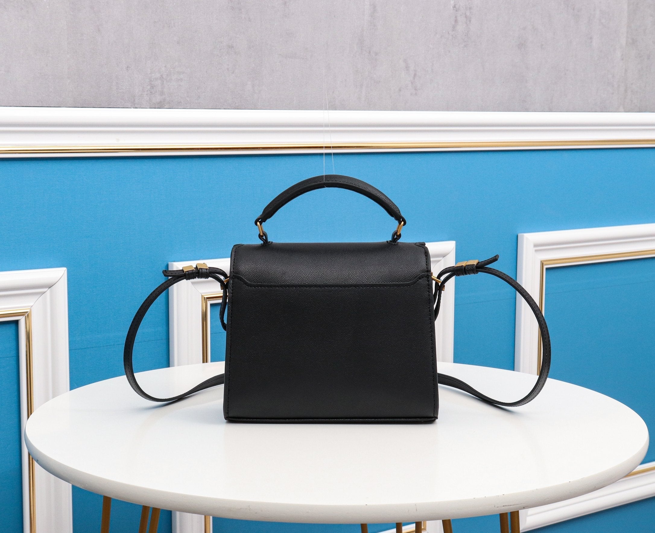 TO – Luxury Edition Bags SLY 1141:1High-quality replica