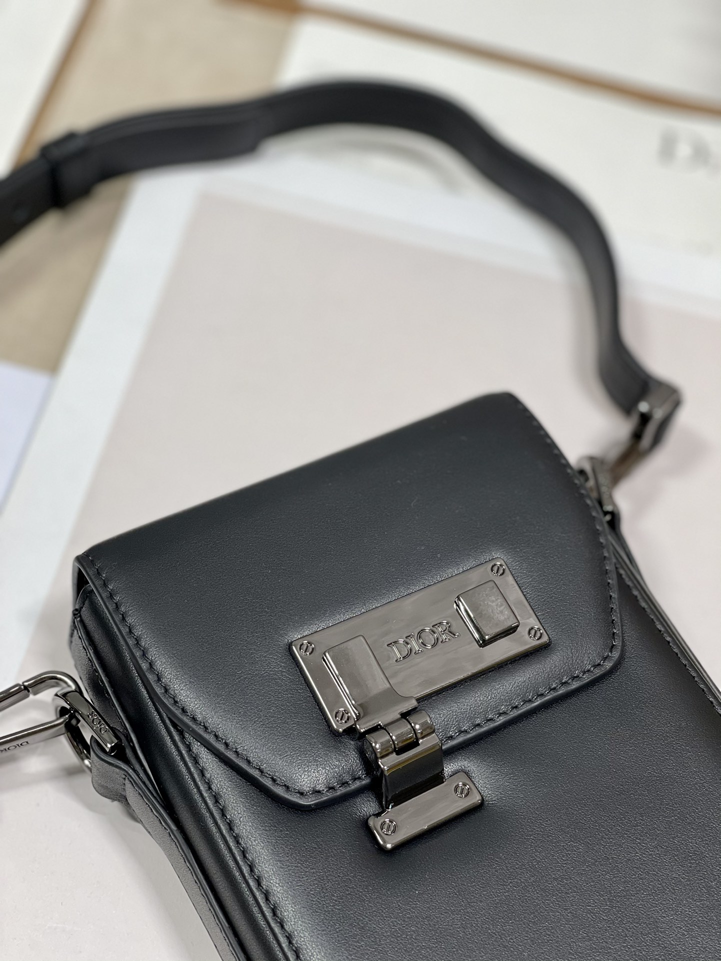 Saddle Vertical Pouch With Strap Beige/Black For Women 8.5in/22cm 2ADCA446YKS_H27E1:1High-quality replica