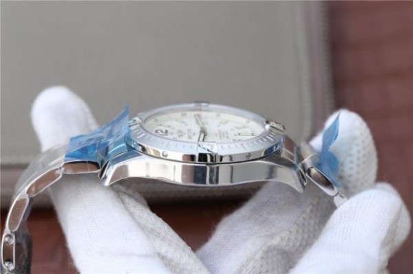 Replica Breitling Colt Automatic 44mm SS GF White Textured Dial SS Bracelet A2824 - Top club