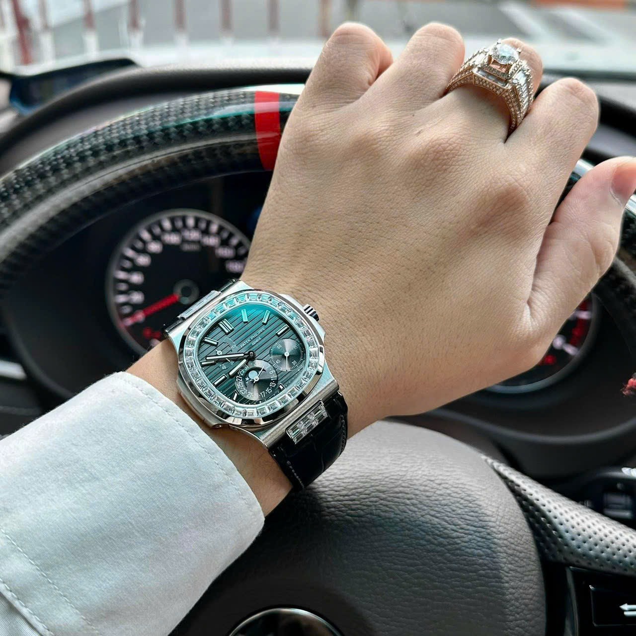 Patek Philippe Nautilus 5724G Replica Watch Gray Dial GRF 40mm - Top club