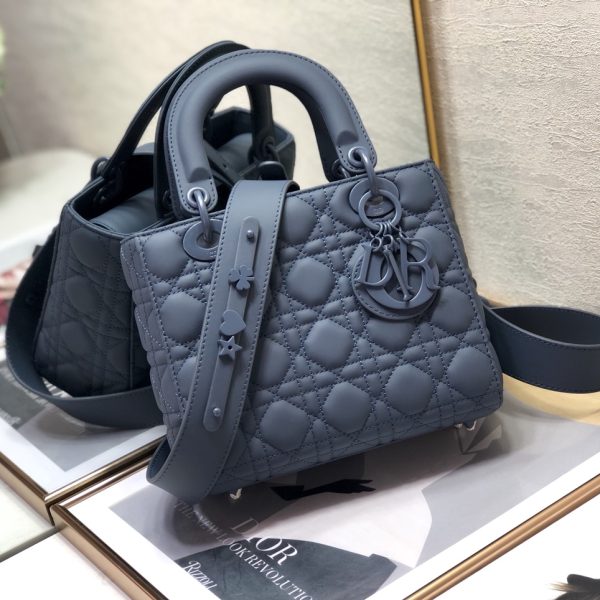 CHANEL COCO HADNLE