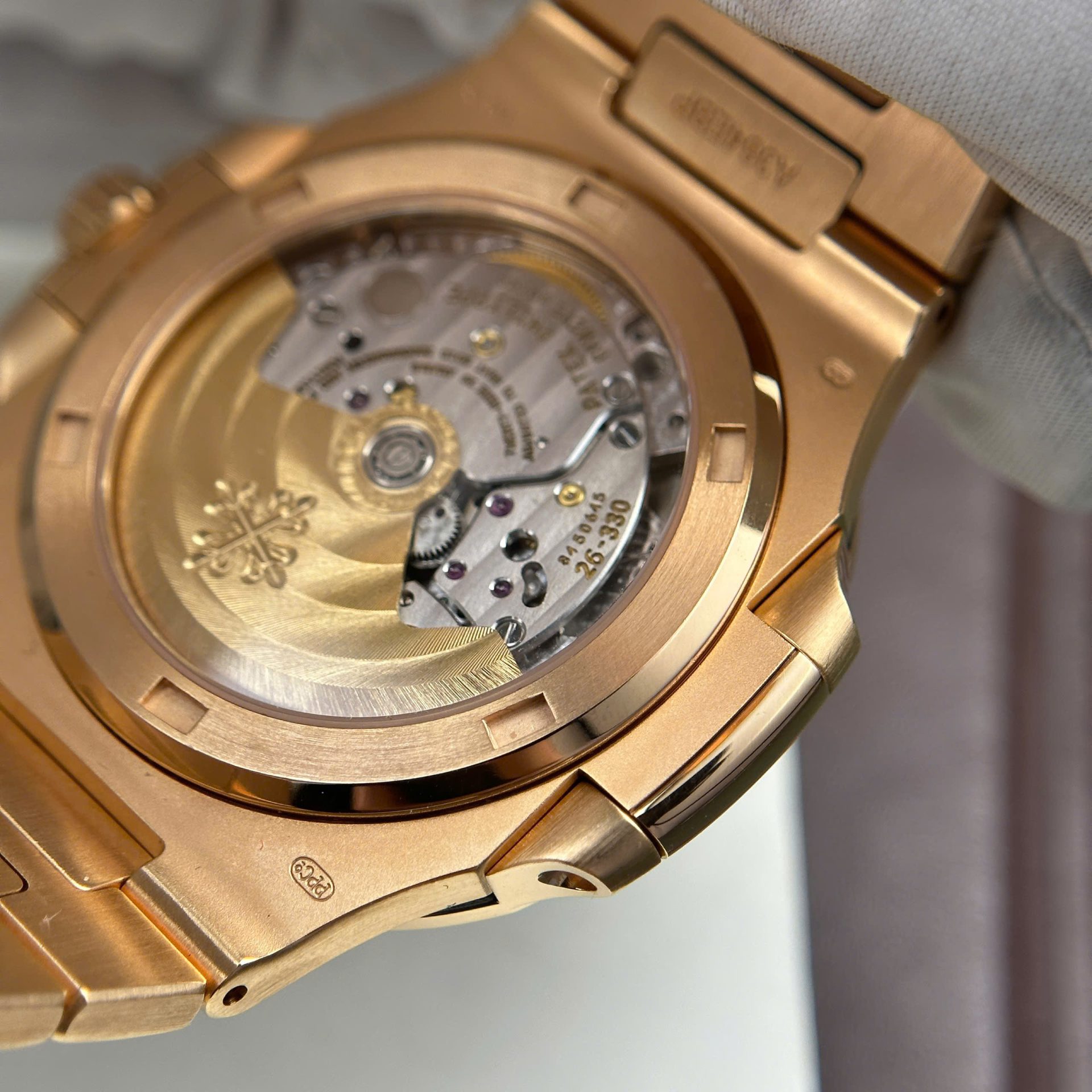 Patek Philippe Nautilus 5711 Refined Max Option 18K Gold Wrapped Chocolate Dial 40mm - Top club
