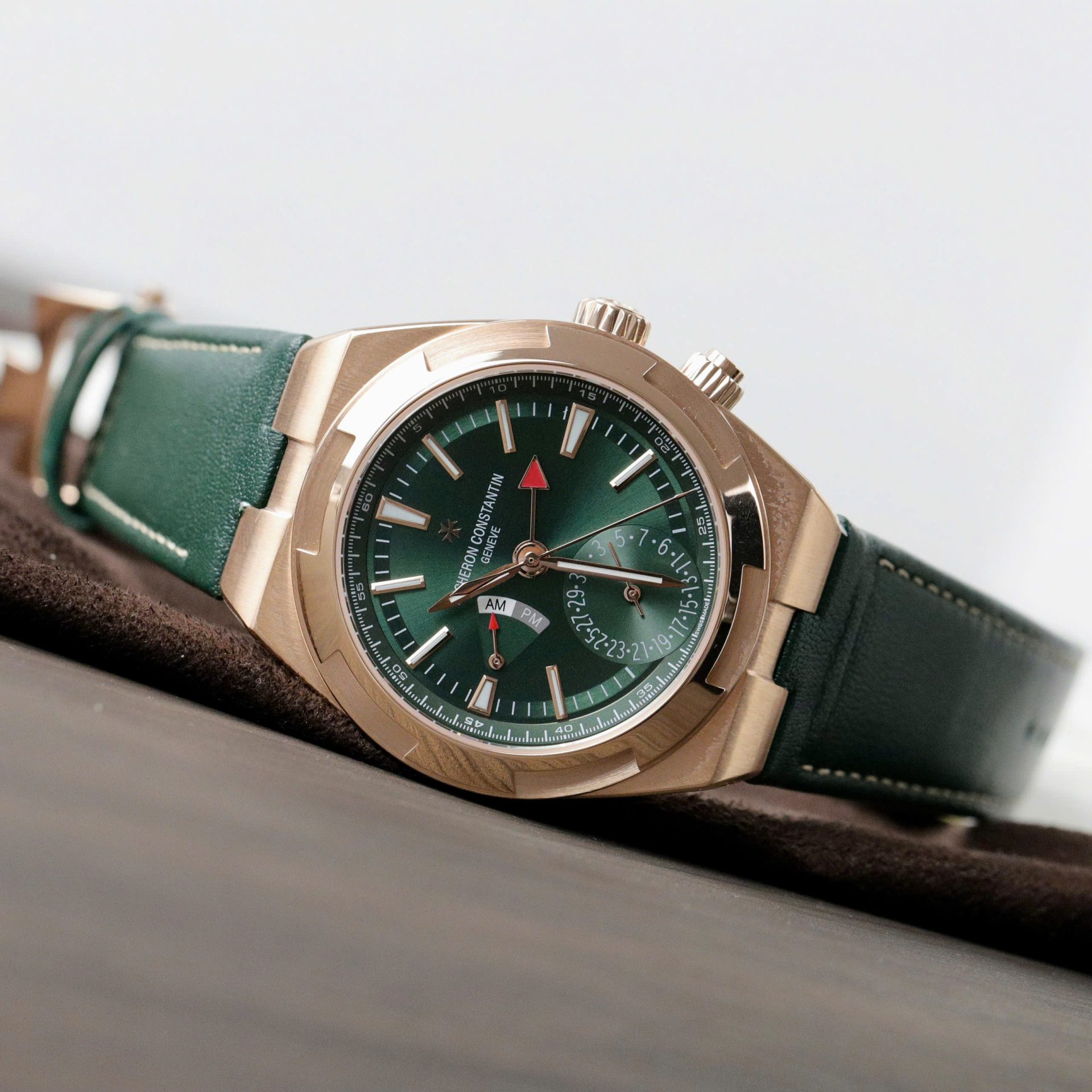 Vacheron Constantin Overseas Dual Time 7900V Replica 11 Watch Green 41mm - Top club