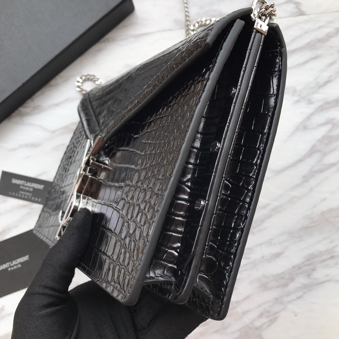 CASSANDRA MONOGRAM CLASP BAG IN CROCODILE EMBOSSED SHINY LEATHER1:1High-quality replica