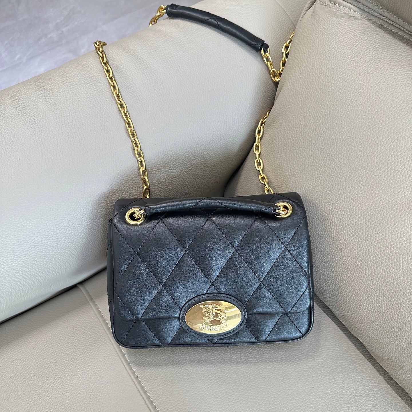 White/Red/Black Quilted Burberry Crossbody Bag with Gold Chain Strap and Iconic Logo Style No.2641 - Replicaclubs