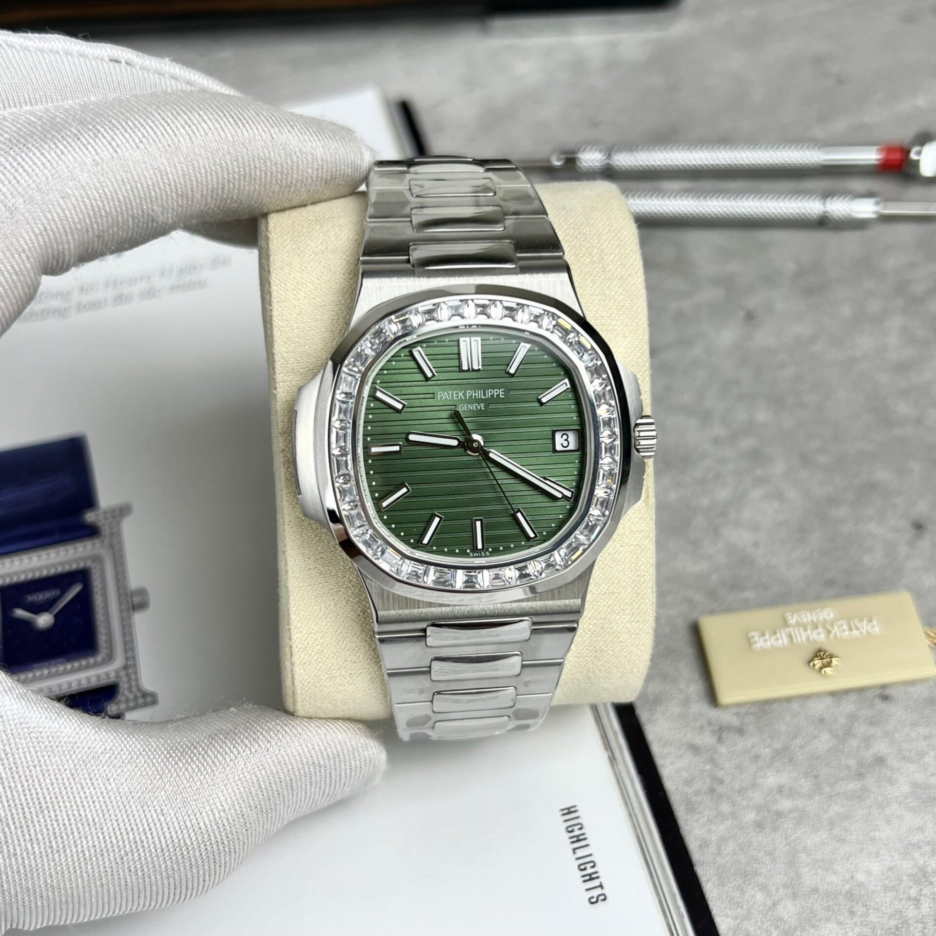 Patek Philippe Replica Watch Nautilus 5723 Green Dial 40mm - Elite Watch Atelier