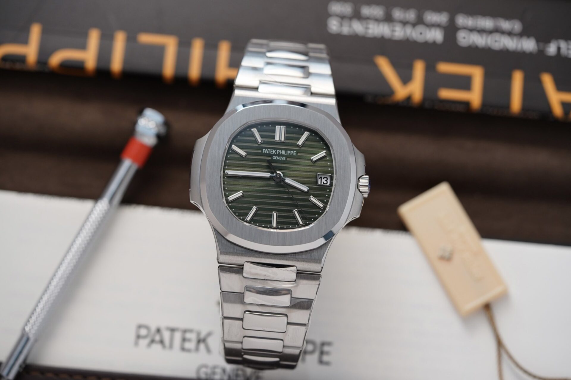 Patek Philippe Nautilus 5711 Green Dial Metal Strap Rep 1:1 Watch 3K 40mm - Elite Watch Atelier