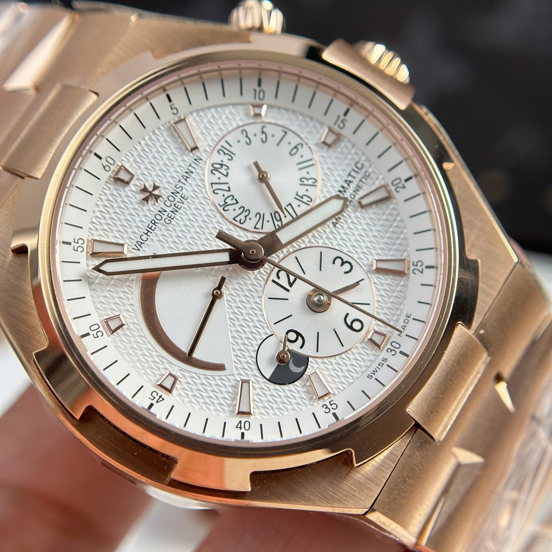 Vacheron Constantin Fake Watch Overseas Dual Time 47450 White Dial 9F Factory 42mm - Top club
