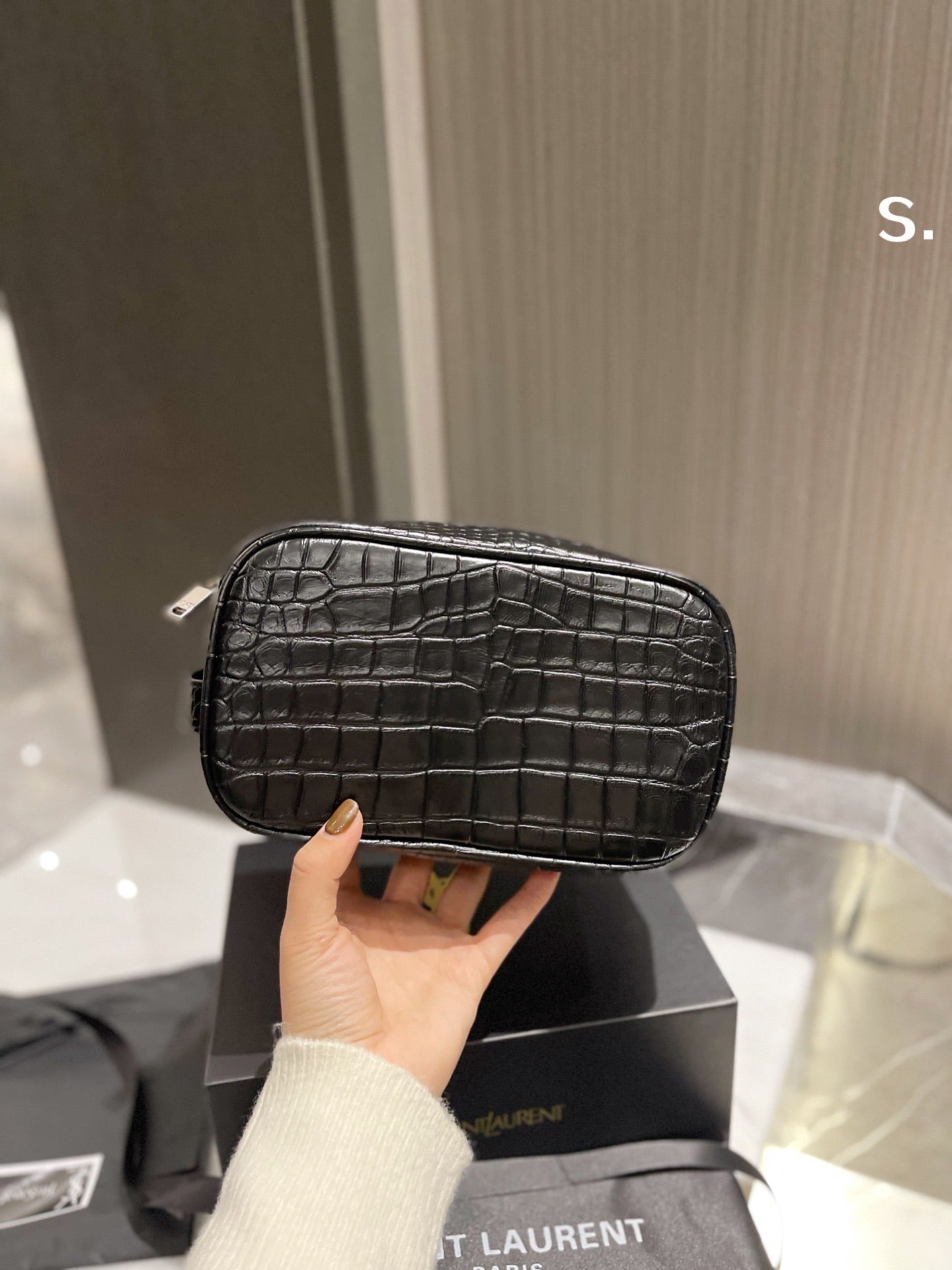 TO – Luxury Edition Bags SLY 2121:1High-quality replica