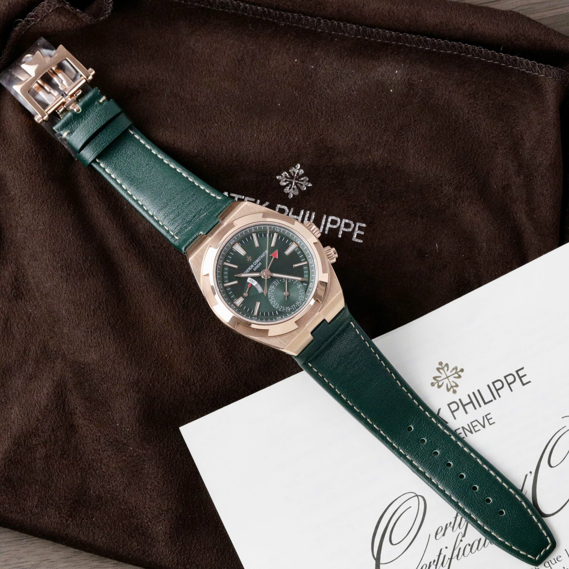 Vacheron Constantin Overseas Dual Time 7900V Replica 11 Watch Green 41mm - Top club
