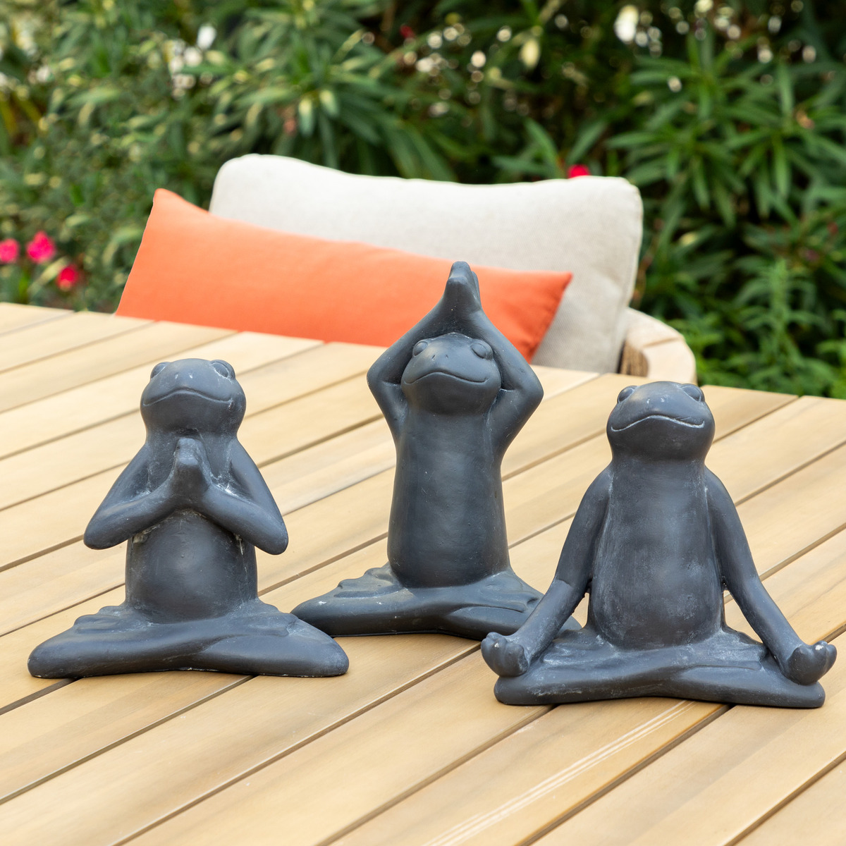 3 outdoor frog statuettes "Lia" Gray, H.18 cm