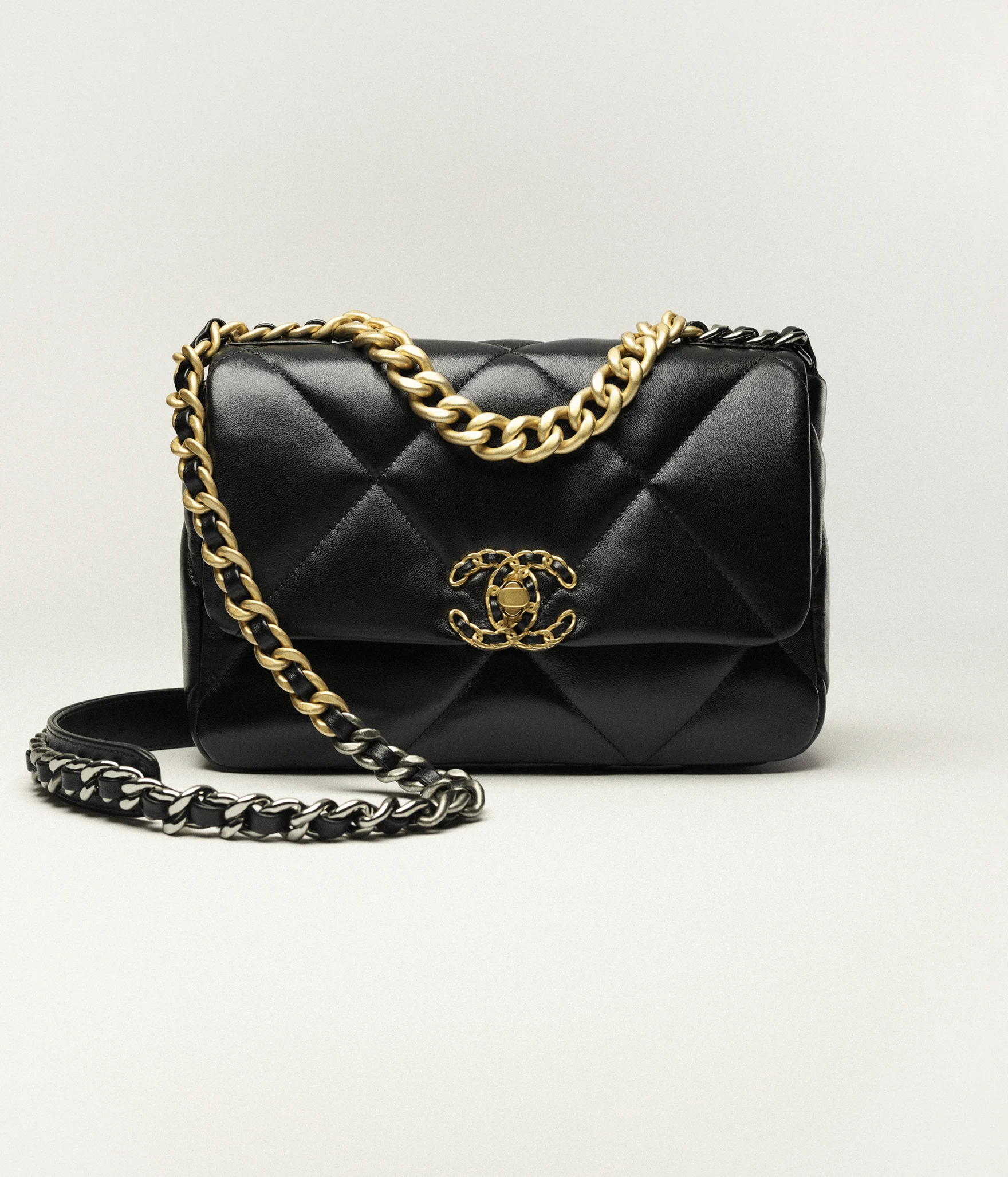 CHANEL 19 Handbag (Replica) Include box, dust bag. Choose according to the color shown in the product image