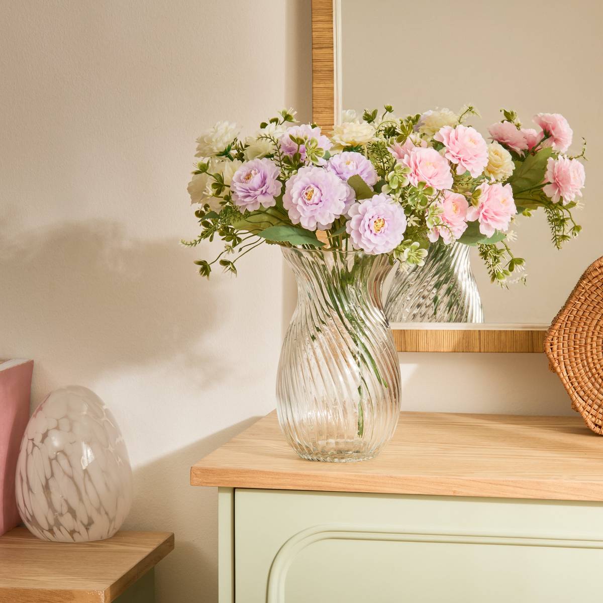 Floral Arrangement "Phoebe" 35x20 cm