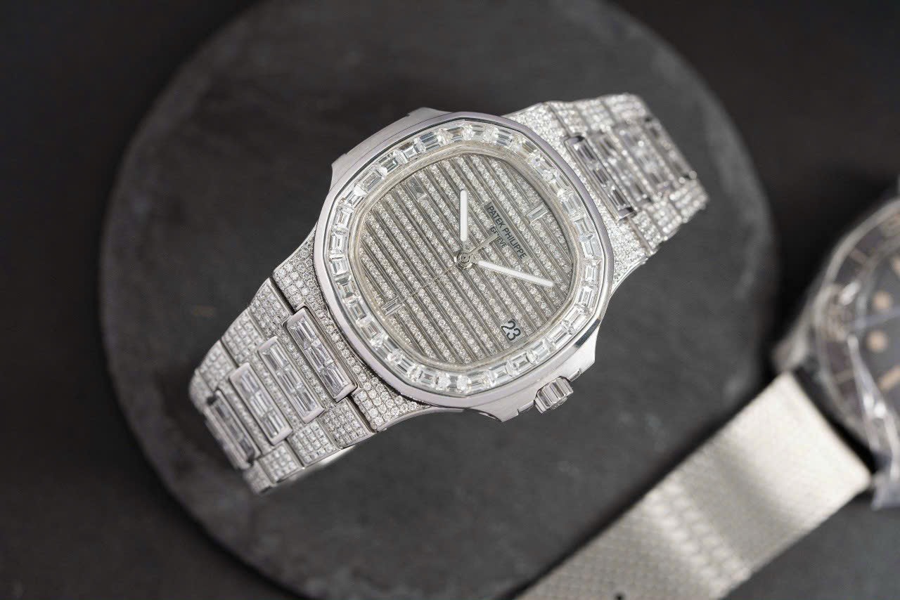 Patek Philippe Clone Watch Nautilus 5719 Full Diamonds Baguette 40mm - Top club