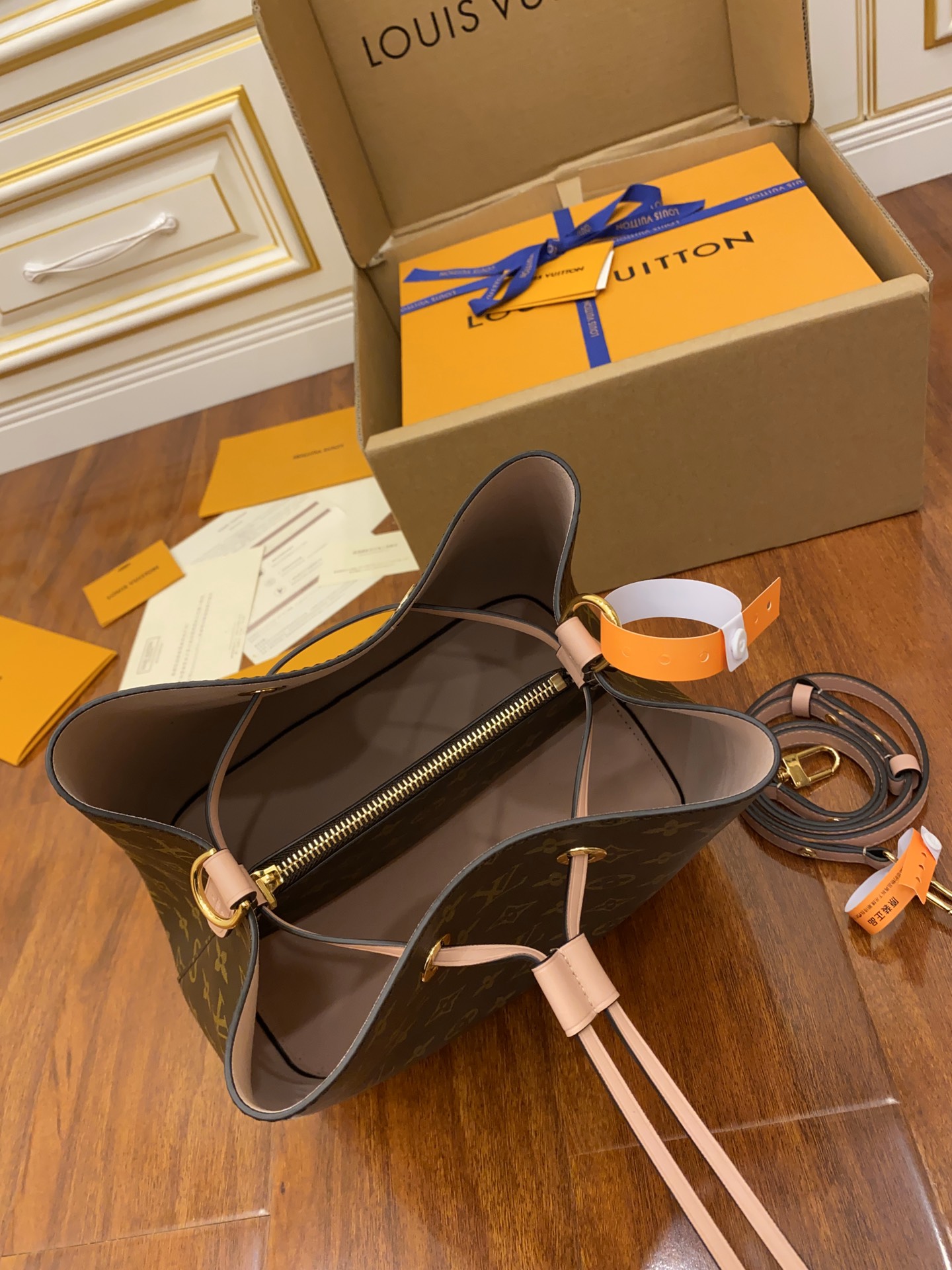 Louis Vuitton NeoNoe MM M440221:1High-quality replica