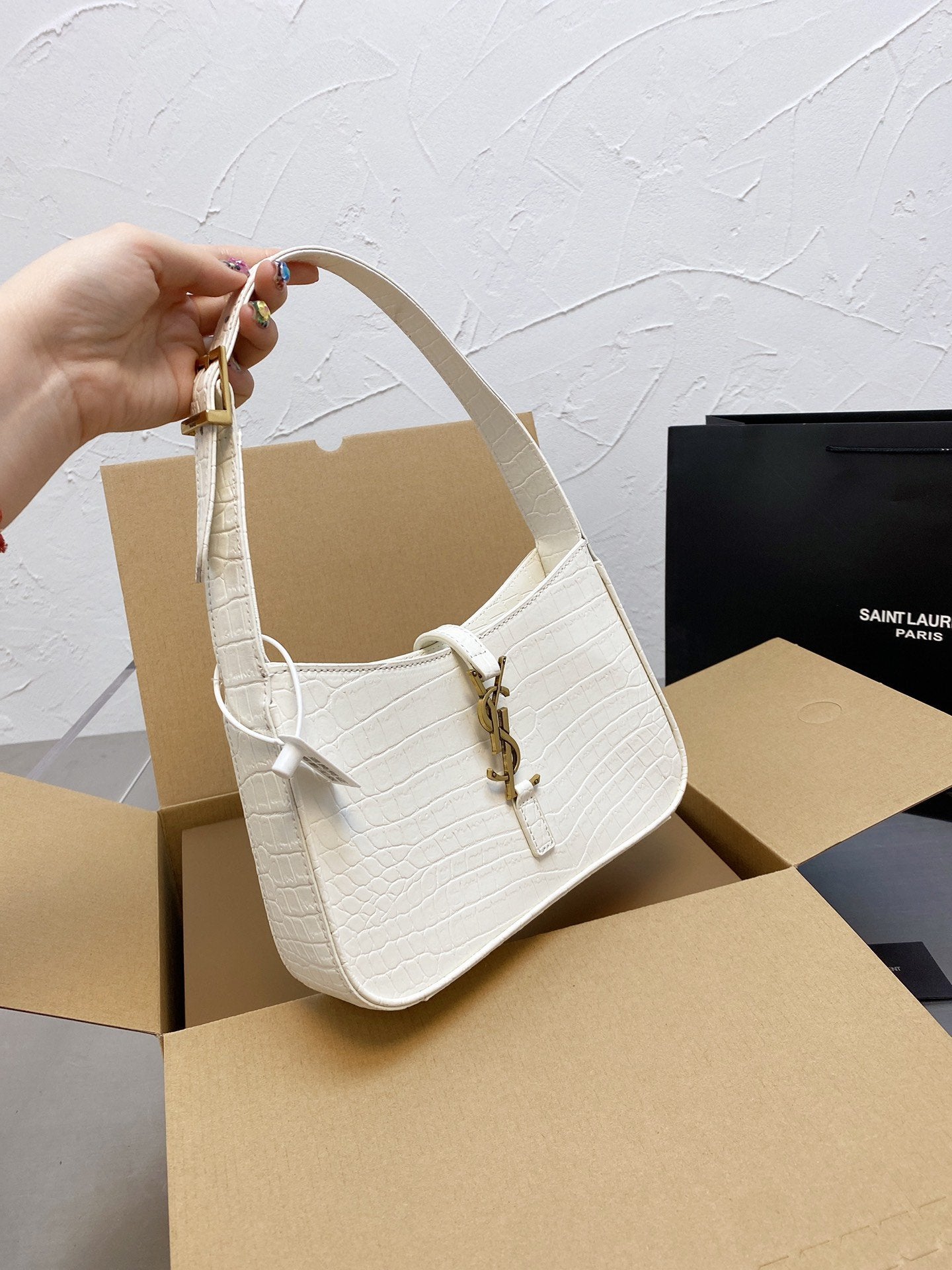 TO – Luxury Edition Bags SLY 2041:1High-quality replica
