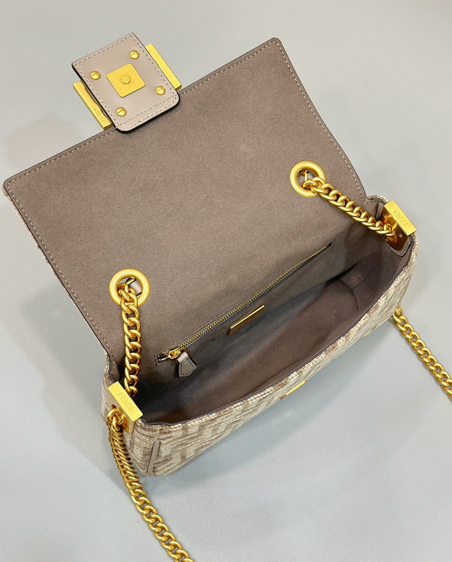Fendi Chain Shoulder Bag - Replicaclubs