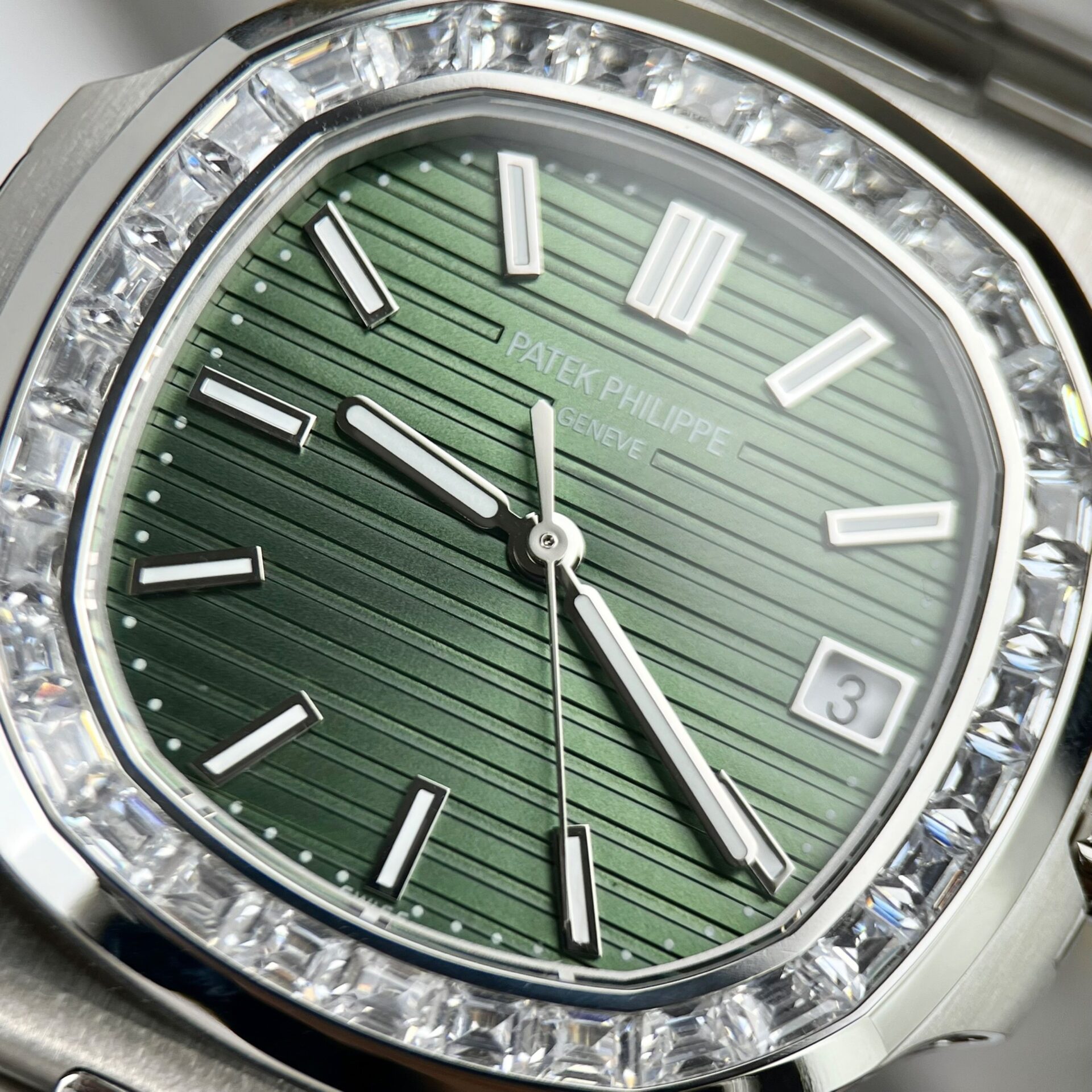 Patek Philippe Replica Watch Nautilus 5723 Green Dial 40mm - Top club
