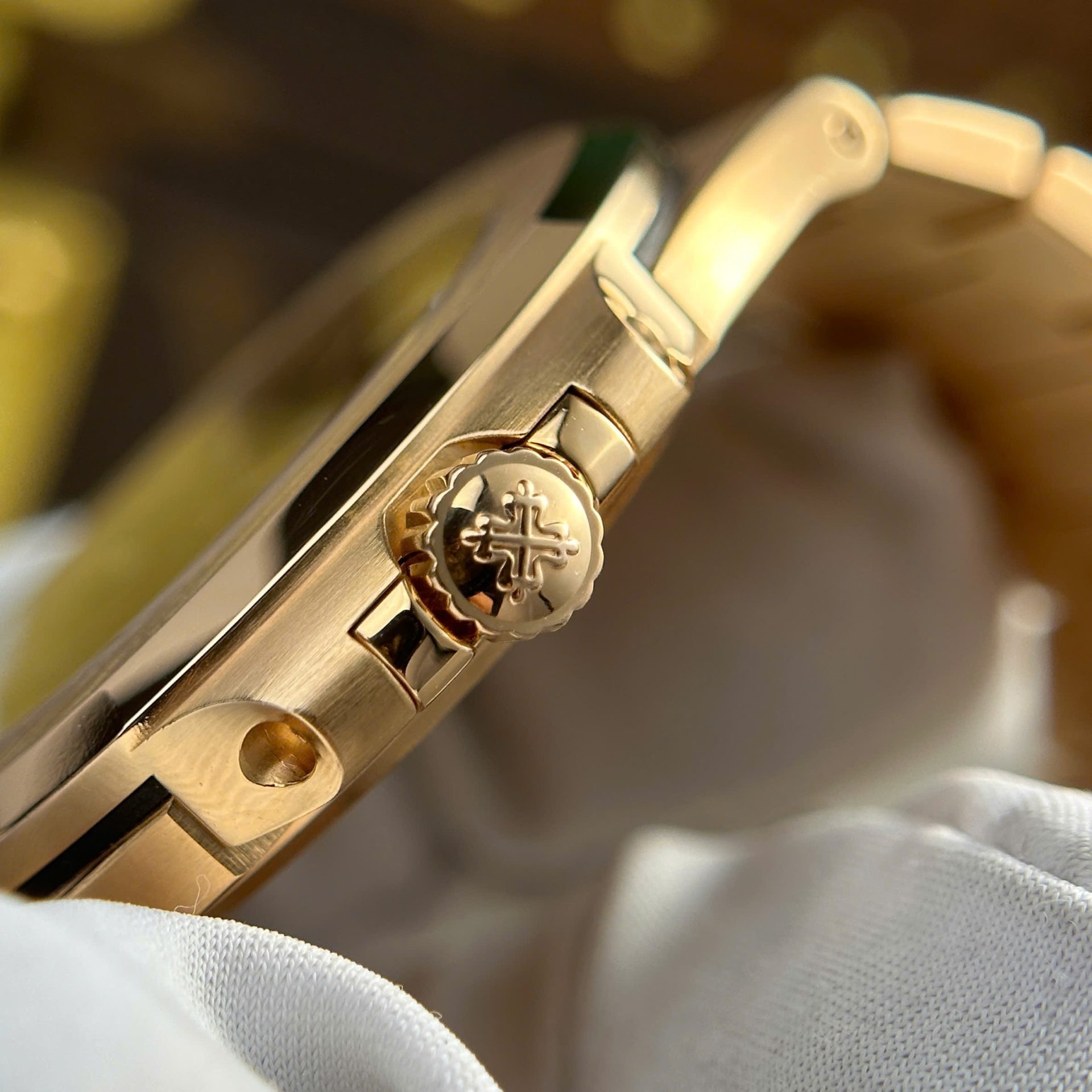 Patek Philippe Nautilus 5711 Refined Max Option 18K Gold Wrapped Chocolate Dial 40mm - Top club
