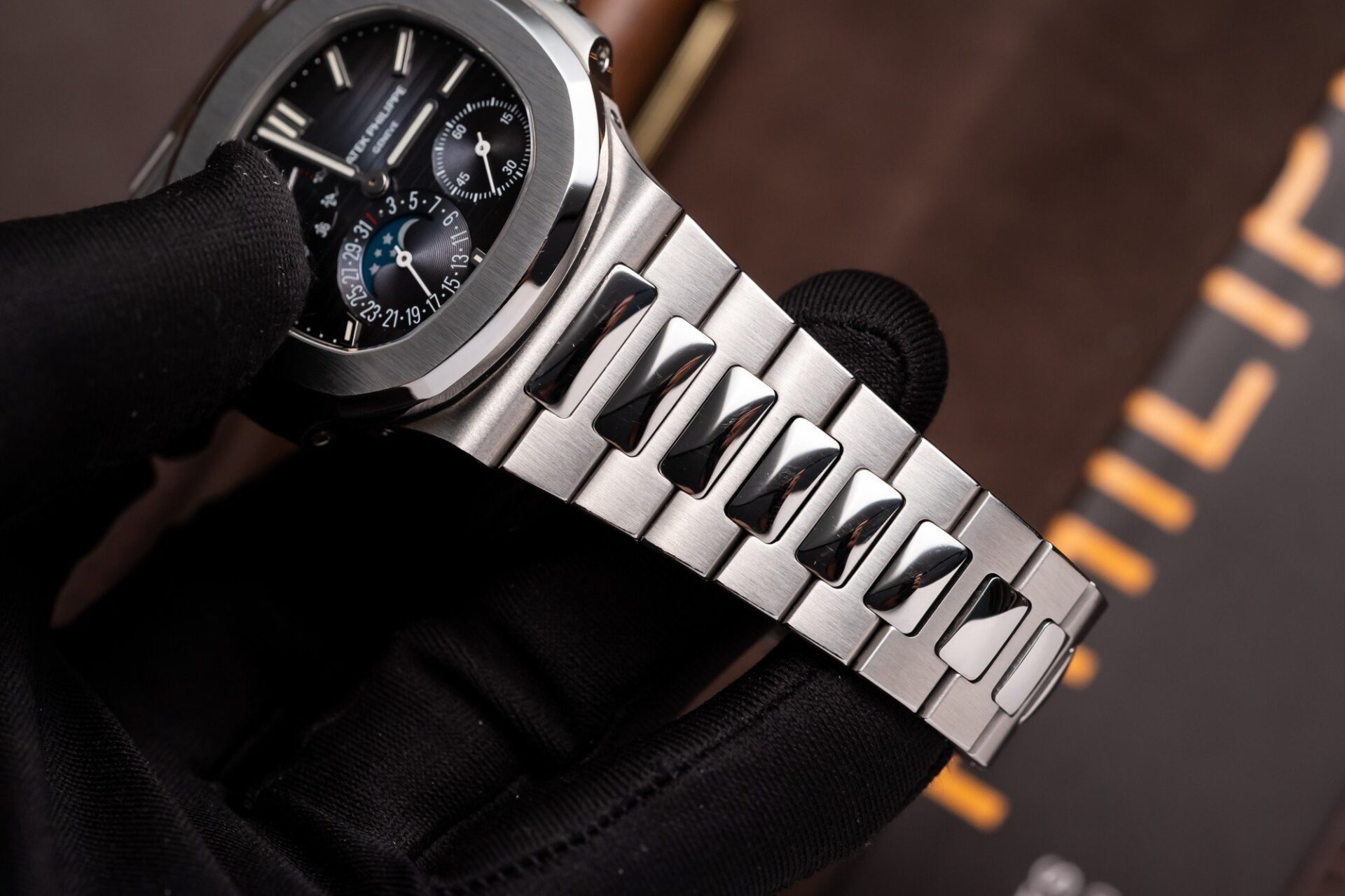 Patek Philippe Nautilus 5712 Replica 1:1 Watch Gray Dial PPF V2 40mm - Top club
