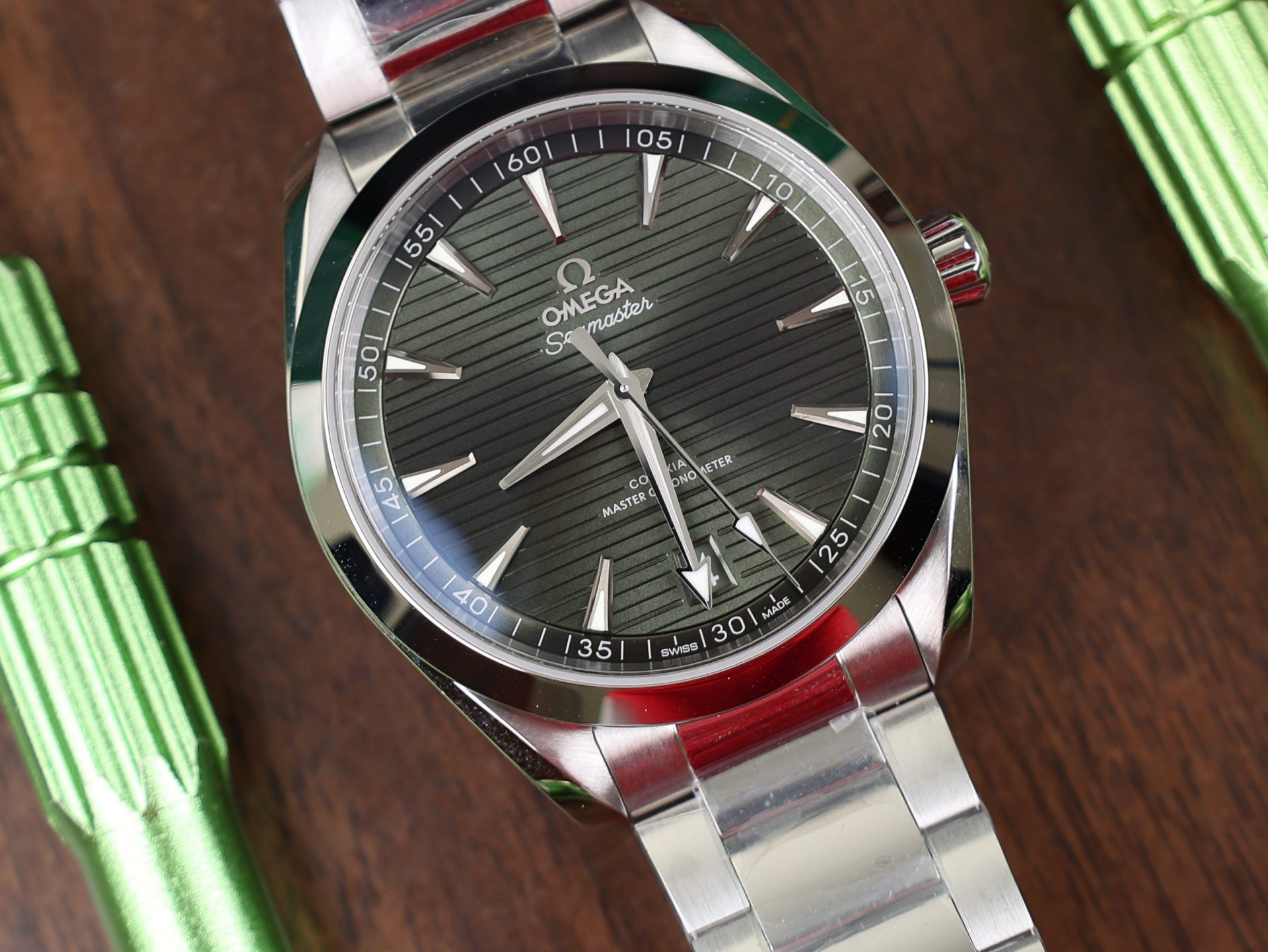 Omega Replica Watch Seamaster Aqua Terra Green Dial Metal Wire 41mm - Elite Watch Atelier