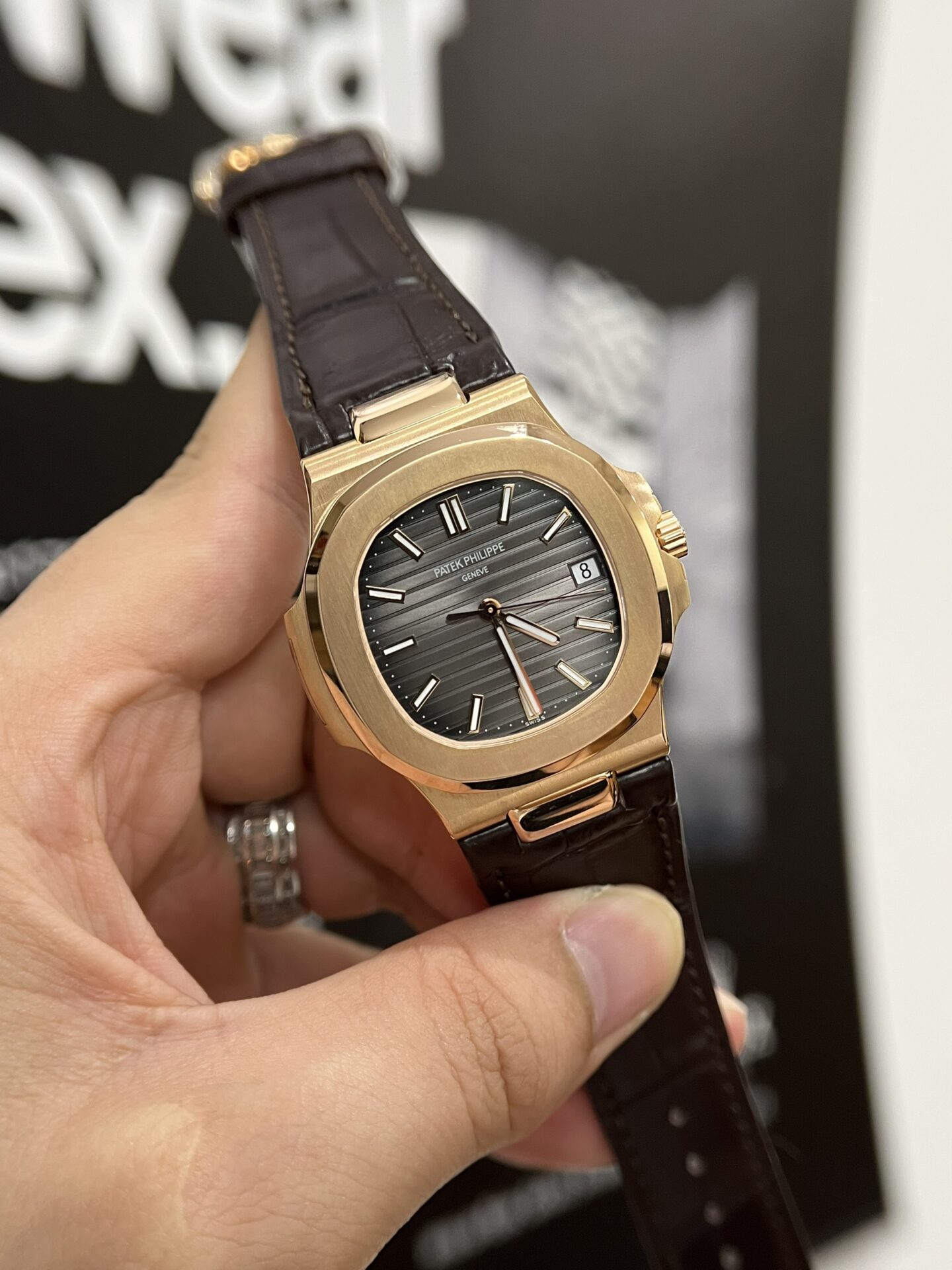 Patek Philippe Nautilus 5711 Replica Watch Gold Wrapped 3K Factory 40mm - Top club