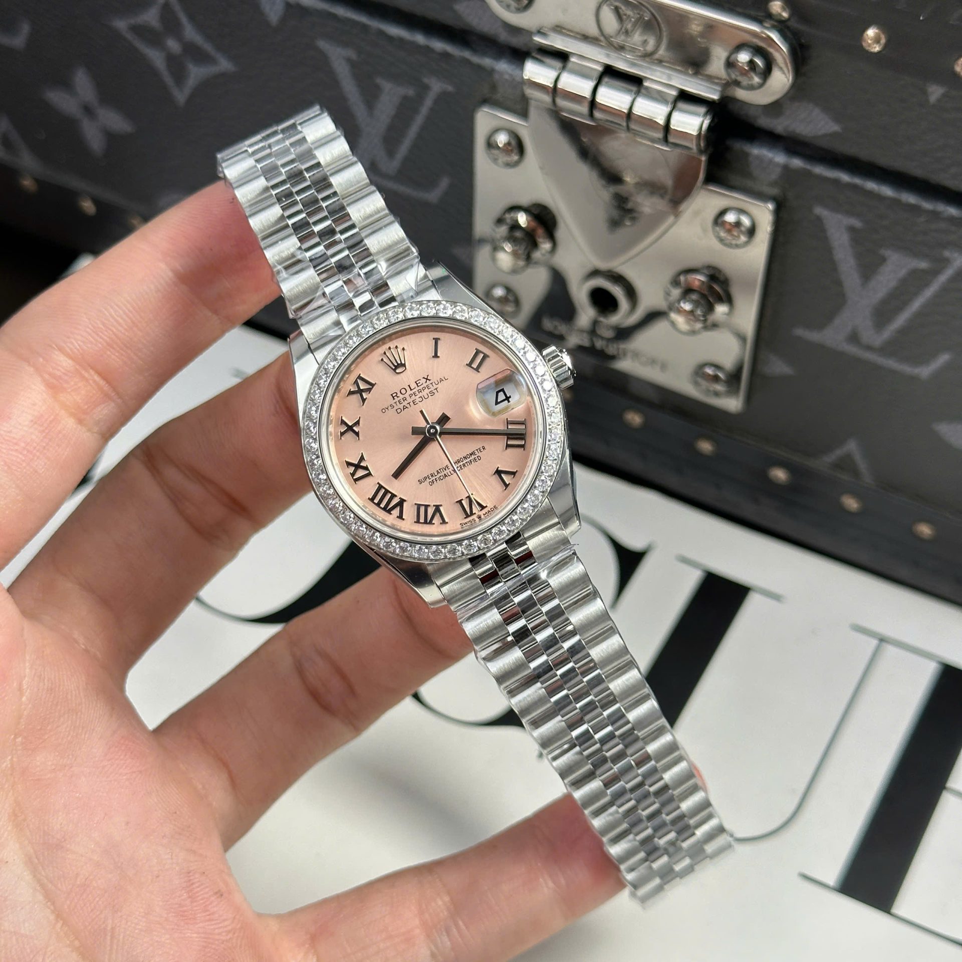 Rolex DateJust Replica Watch Women Dial Pink Bezel Diamonds CZ THB Factory 31mm - Elite Watch Atelier