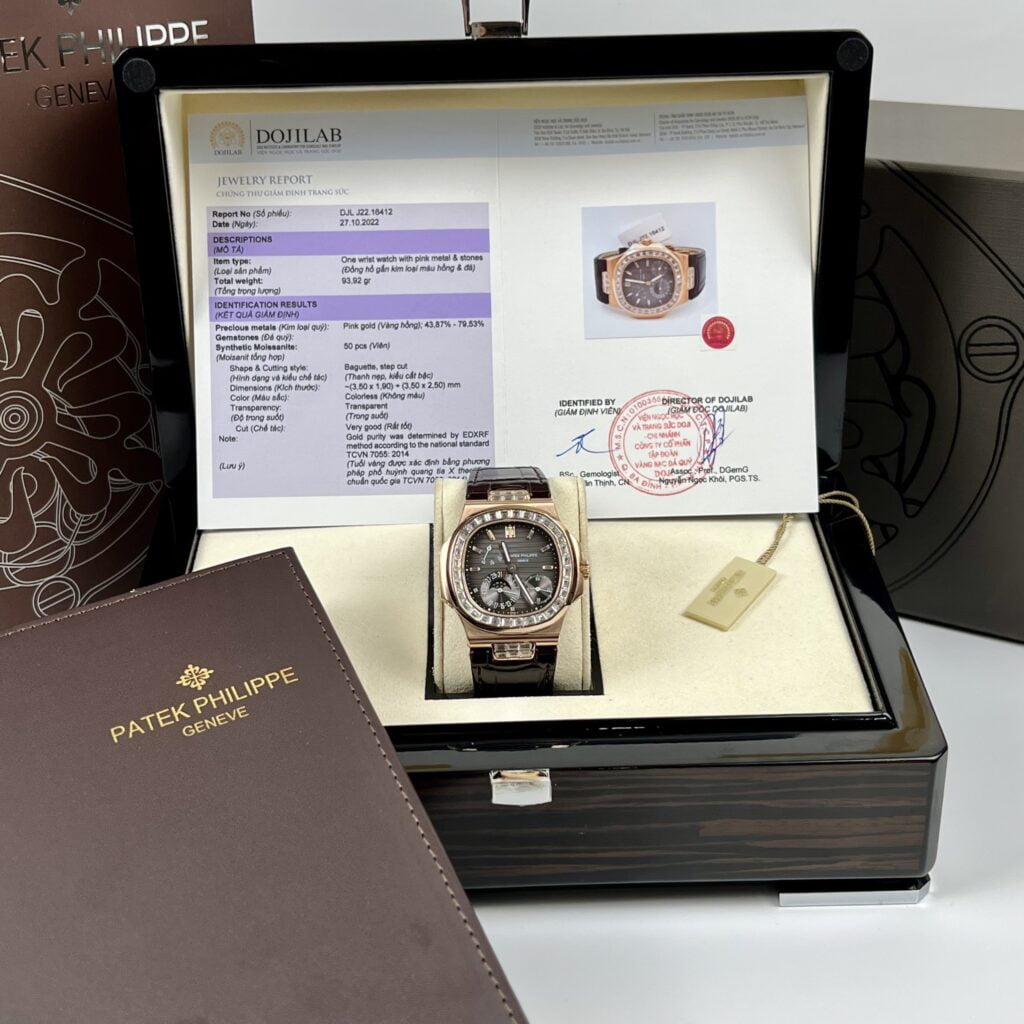 Patek Philippe Replica Watch Nautilus 5724 Gold-Wrapped With Moissanite Diamond ZF Factory 40mm - Elite Watch Atelier
