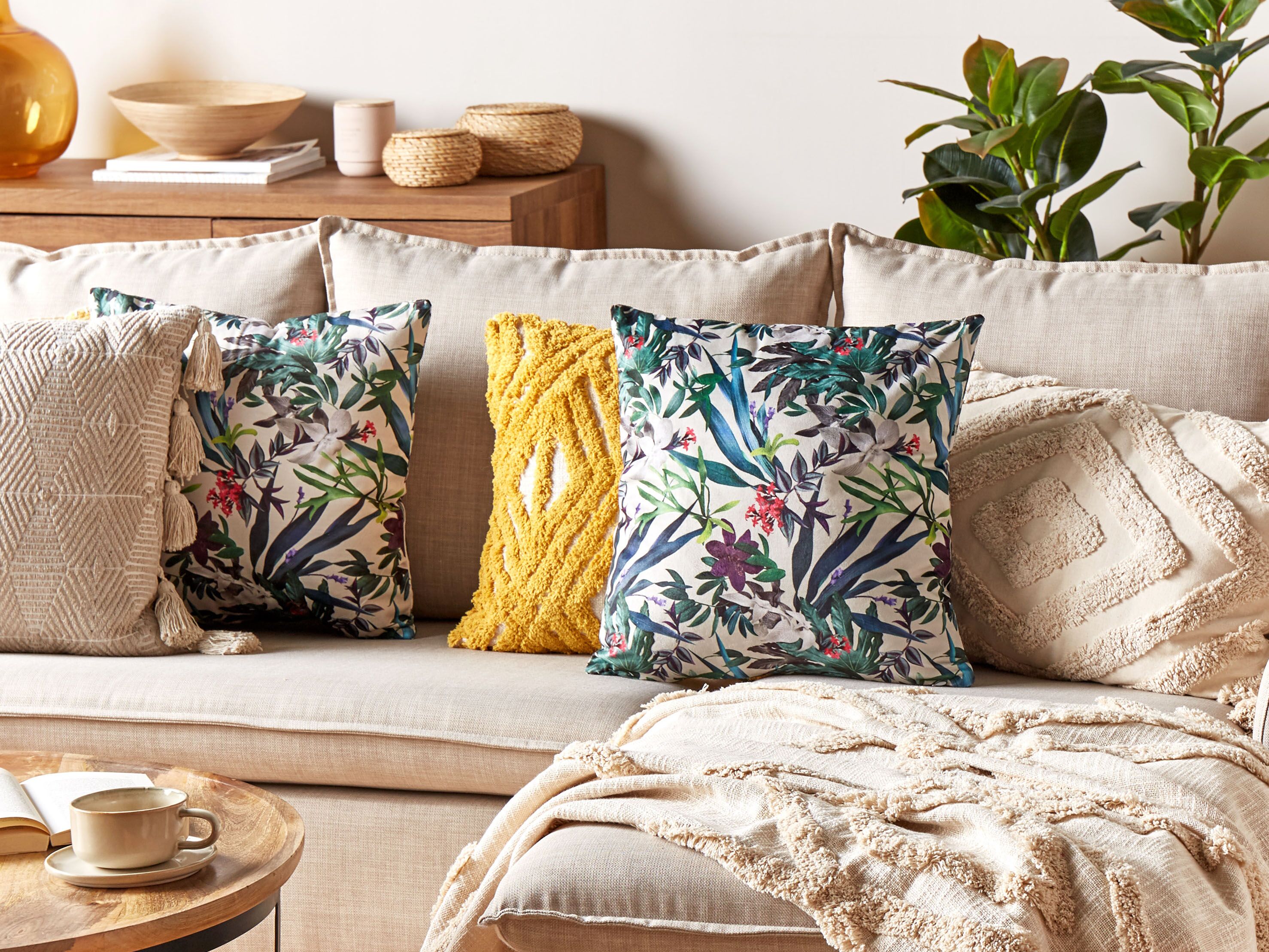 Set of 2 Decorative Cushions GASTERIA Velvet 45 x 45 cm Green Plant Pattern
