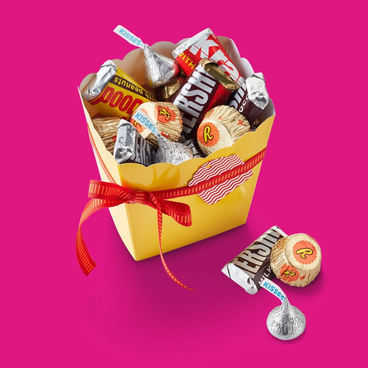 Hershey's and Reese's Assorted Chocolate Flavored, Halloween Candy Party Pack, 35 oz - Image 6 Hershey's and Reese's Assorted Chocolate Flavored, Halloween Candy Party Pack, 35 oz - Image 6