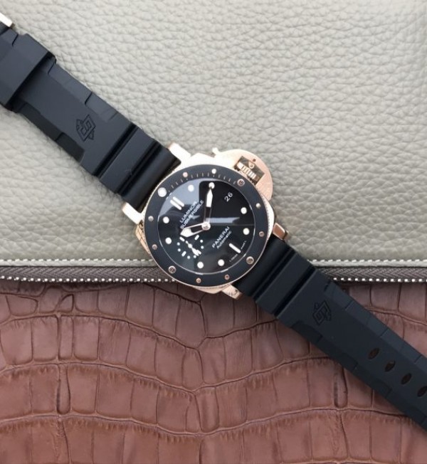 Replica Panerai XF PAM684 RG Luminor Submersible Rubber Strap P.9010 - Top club