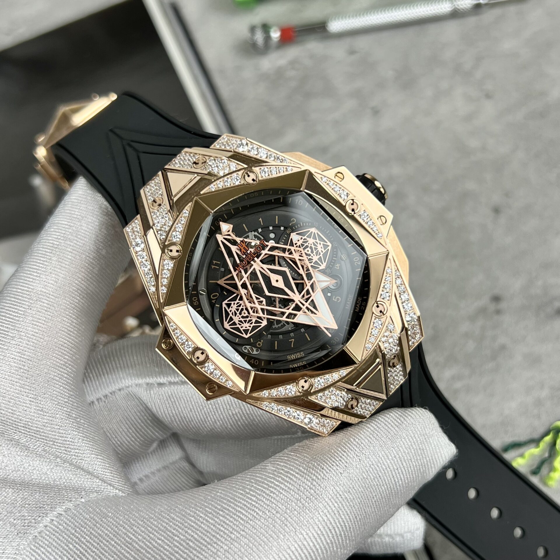 Hublot Replica Watch Big Bang Sang Bleu II King Gold Diamond 45mm - Elite Watch Atelier