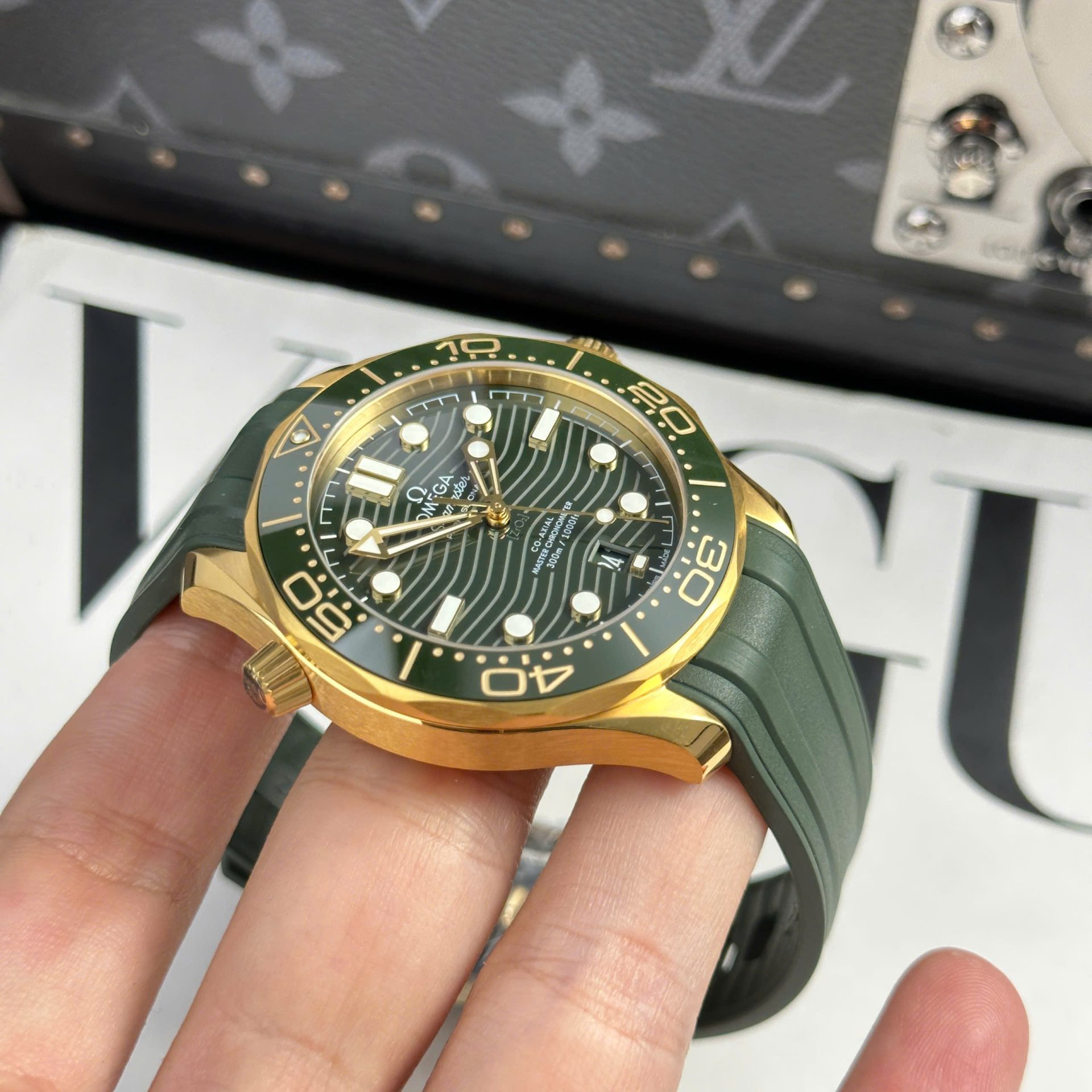 Omega Seamaster Diver 300M Replica Watches Dial Green VS Factory 42mm - Top club