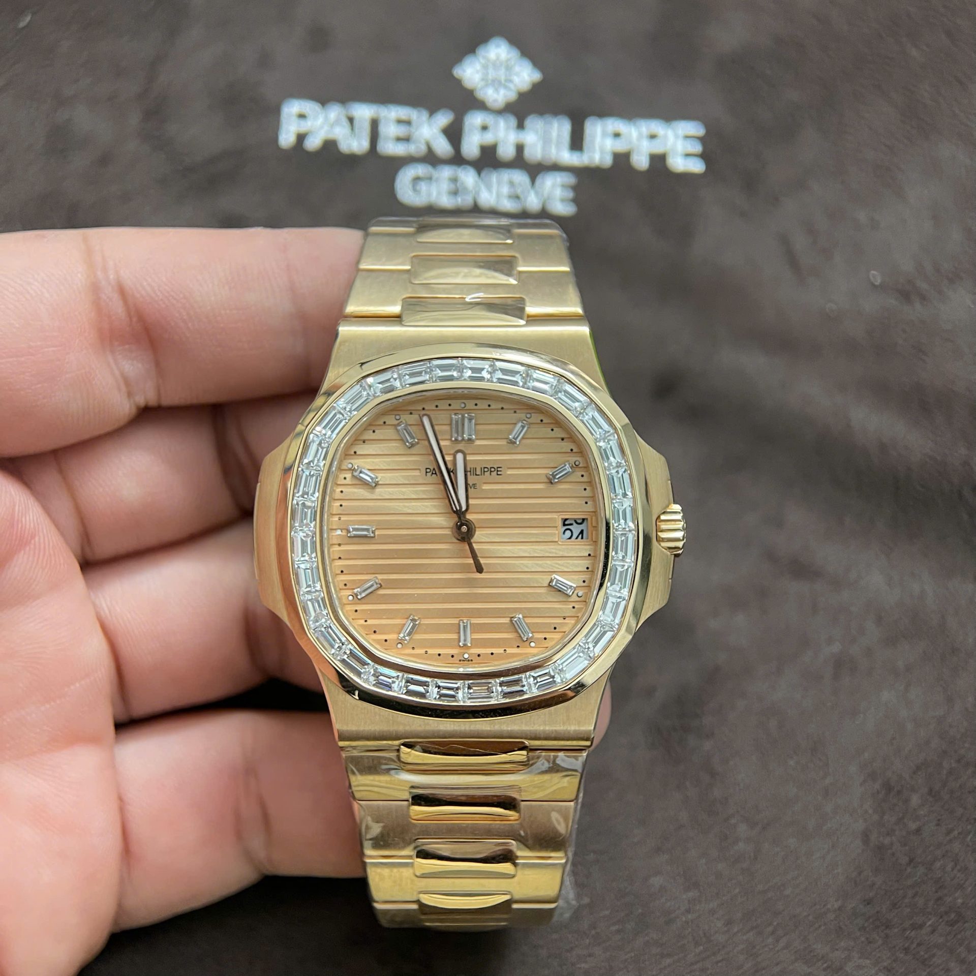 Patek Philippe Nautilus 5723 Replica Watches Custom Solid Rose Gold 18K And Diamonds Natural 40mm - Top club