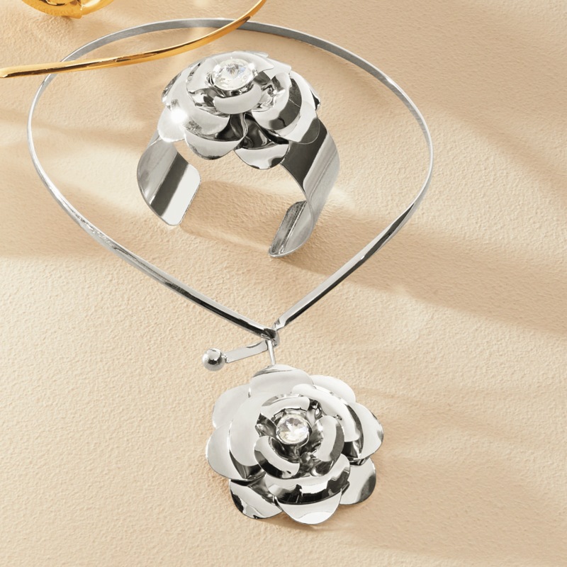 Floral Necklace & Bracelet Set - MIDNIGHT VELVET CATALOG