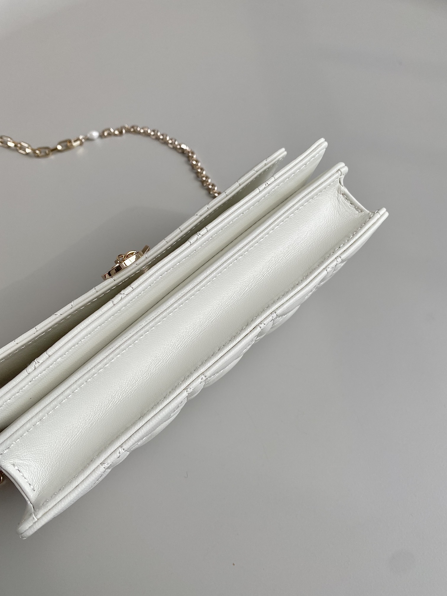 Lady Top Handle Clutch Beige/Black/White For Women 8.5in/21cm S0980ONMJ_M49P1:1High-quality replica