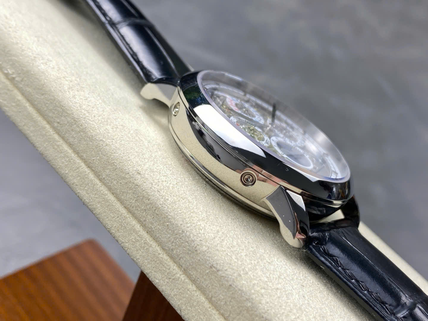 Vacheron Constantin Traditionnelle 43175 Replica Watch Mens Leather Strap 41mm - Top club