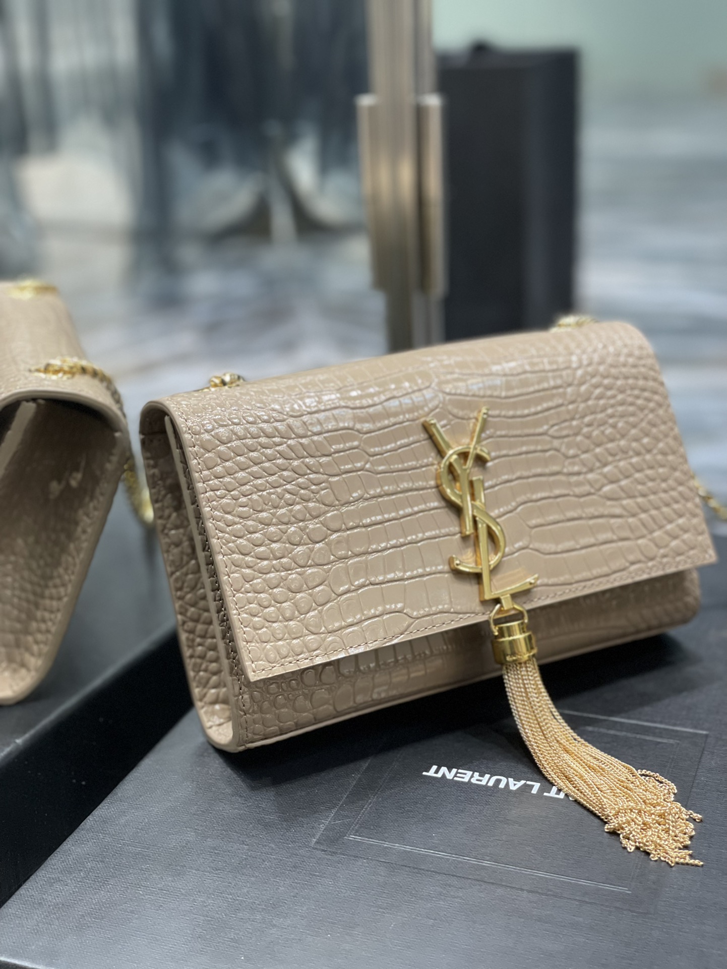 KATE SMALL CHAIN BAG IN GRAIN DE POUDRE EMBOSSED LEATHER1:1High-quality replica