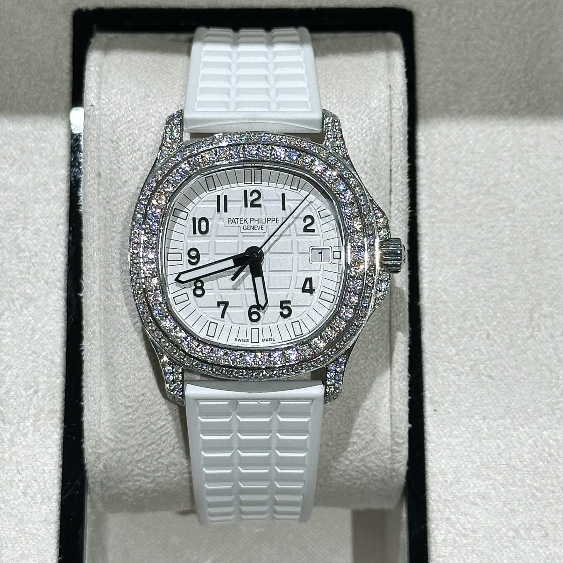 Patek Philippe Replica 11 Watch Aquanaut 5069G With Moissanite Diamond 35.6mm - Elite Watch Atelier