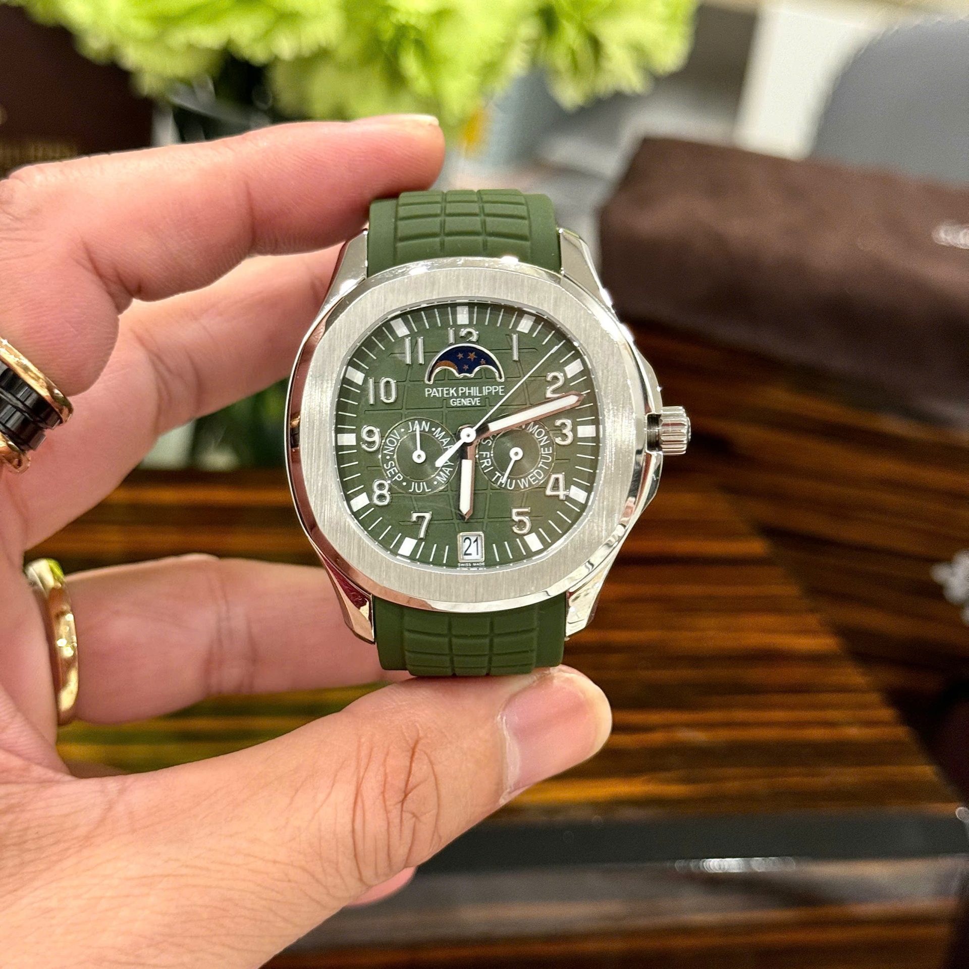 Patek Philippe Aquanaut 5261G Best Replica Watches Green Dial Rubber Strap 40mm - Elite Watch Atelier