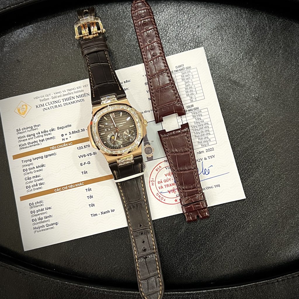 Patek Philippe Replica 1:1 Watch Nautilus 5724 18K Solid Gold With Natural Diamonds 40mm - Elite Watch Atelier