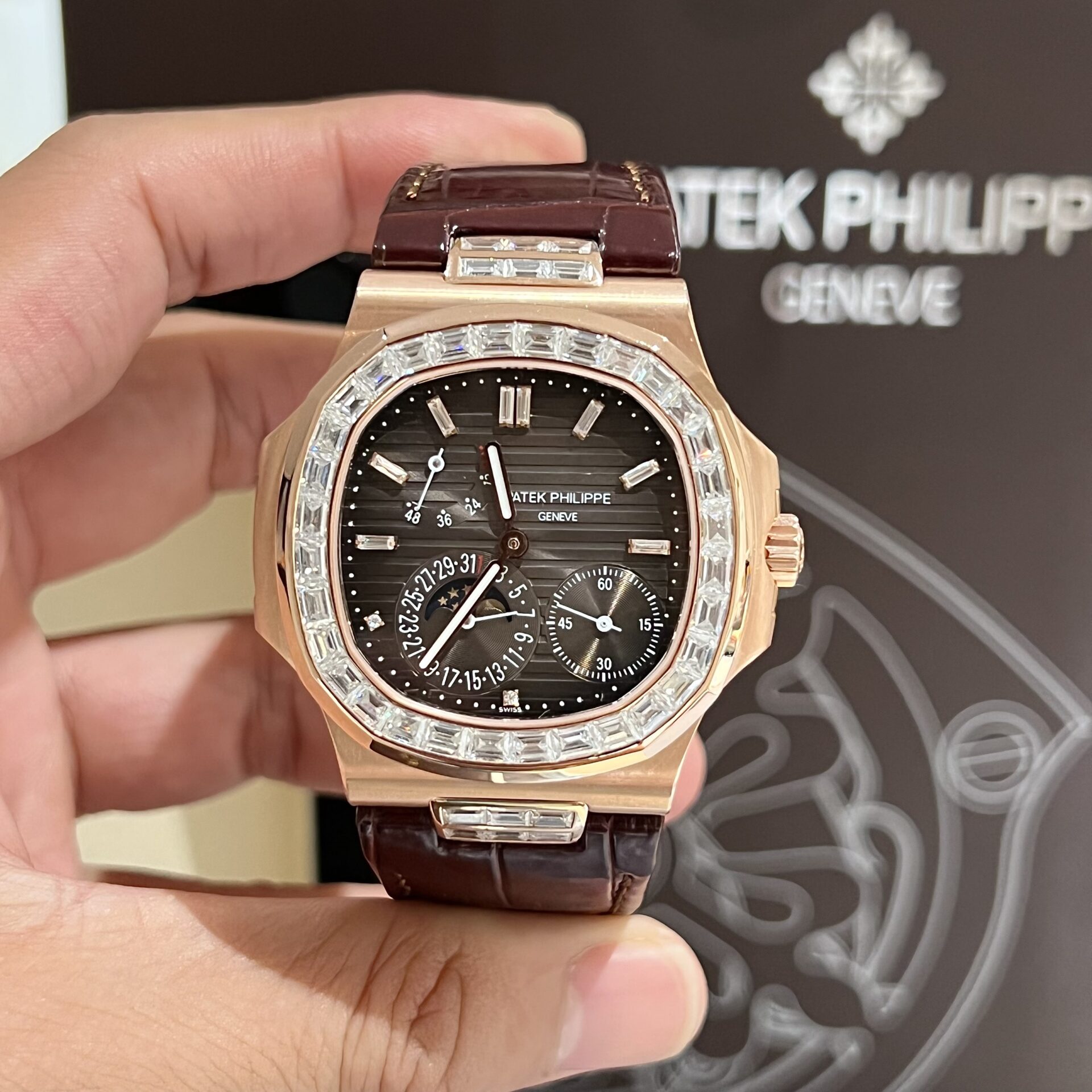 Patek Philippe Nautilus 5724R Gold Wrapped Moissanite Diamond Replica Watch 40mm - Elite Watch Atelier