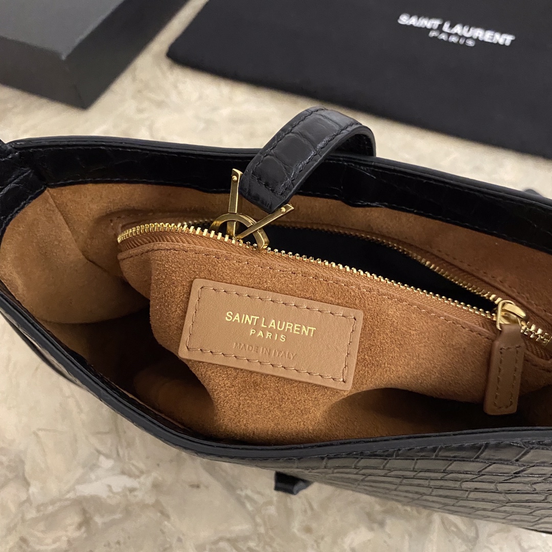 LE 5 À 7 HOBO BAG IN CROCODILE-EMBOSSED SHINY LEATHER1:1High-quality replica