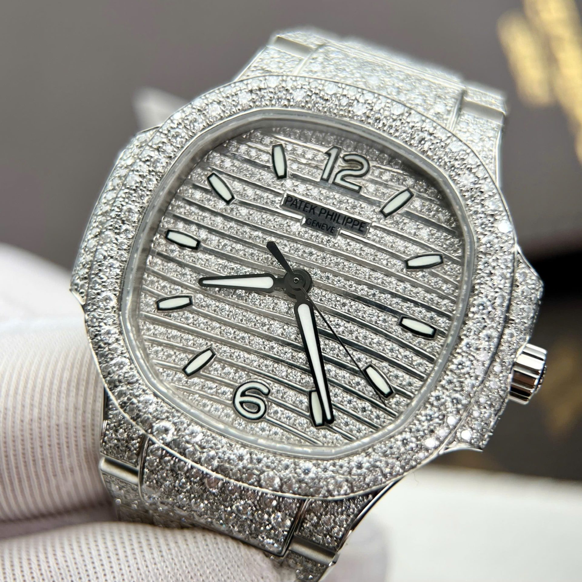 Patek Philippe Nautilus 7118 Best Copies Watch Diamonds Moissanite Hong Kong 35.2mm - Top club