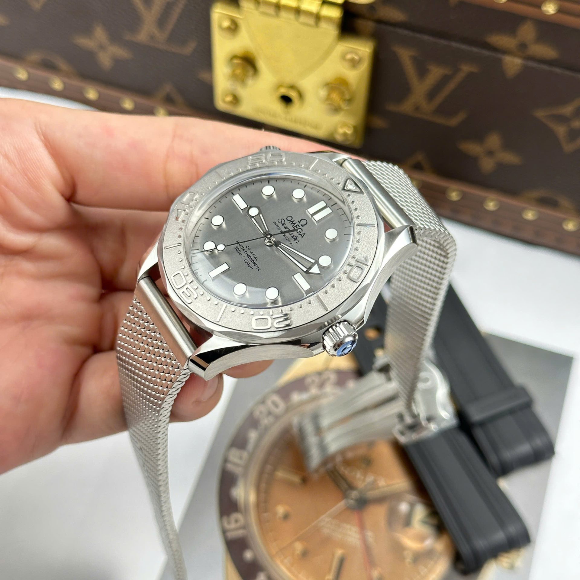 Omega Seamaster Diver 300m Replica Watch Gray Dial VS Factory 42mm - Top club